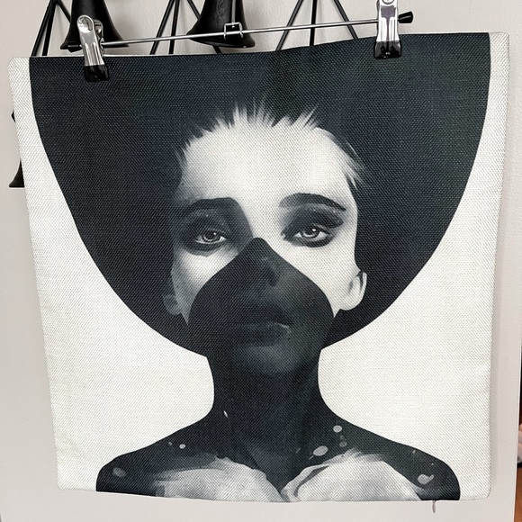 NWOT | Art X Fashion Linen Pillow Case - Picture 2 of 2